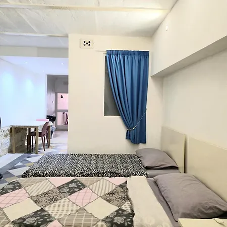 Townhouse St Julian's شقة سانت جوليان