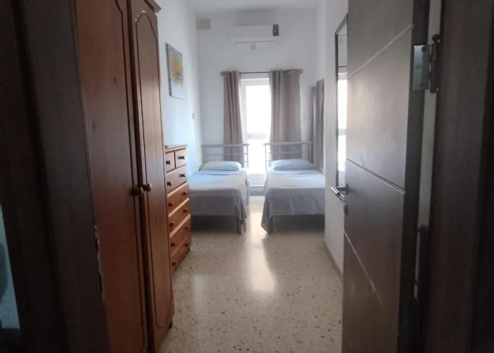 Townhouse St Julian's 公寓 *